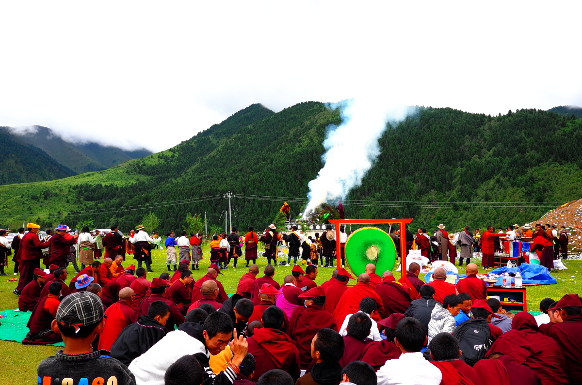 煨桑节 - 大和尚哥哥 - 图虫