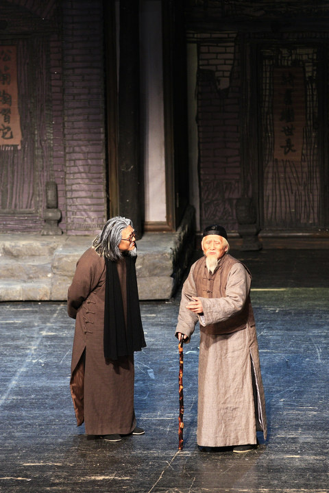 侯岩松 饰演 祁老人,陈明昊 饰演 钱默吟