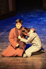 张露 饰演 祁瑞宣、朱媛媛 饰演 韵梅