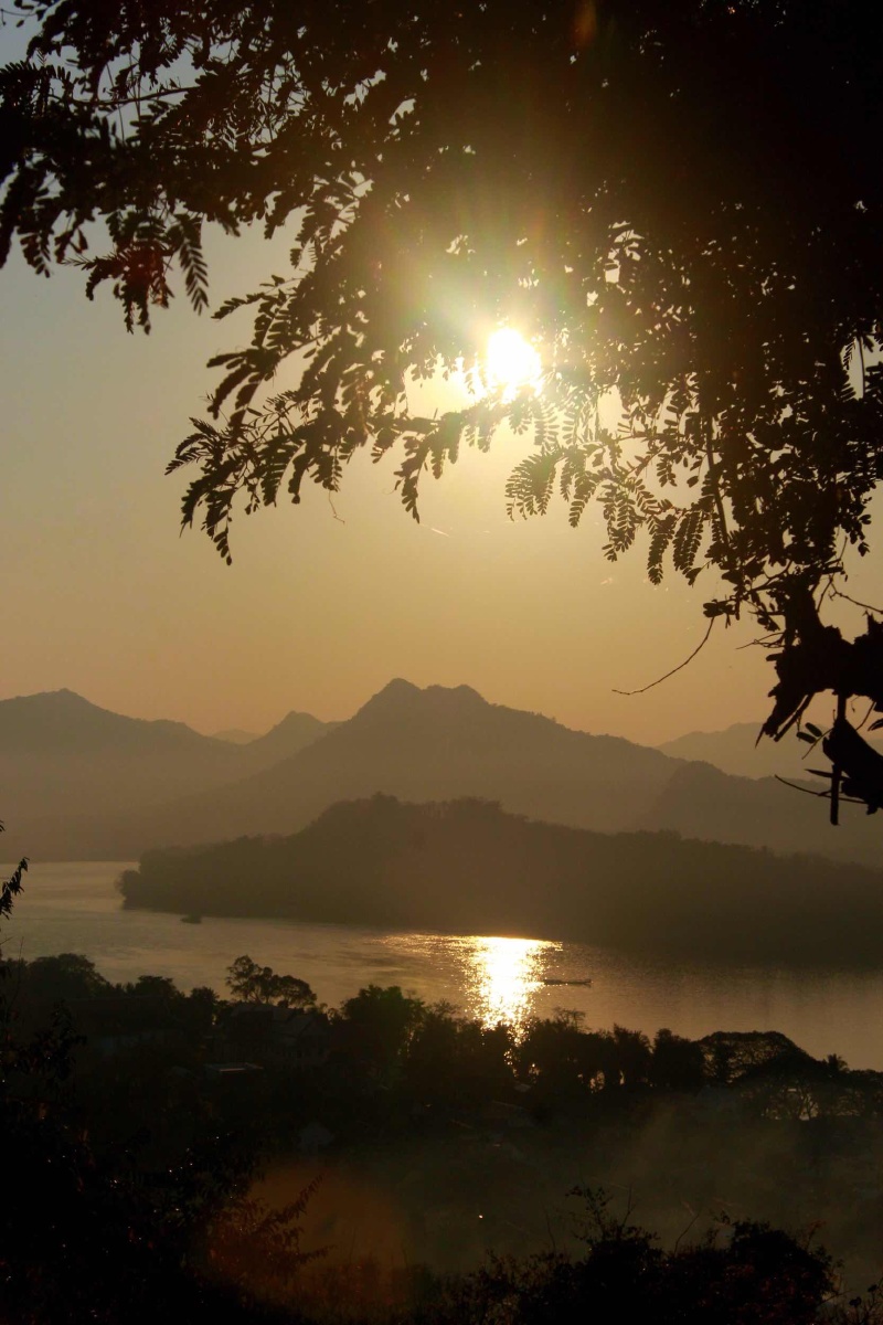 老挝普西山的日落