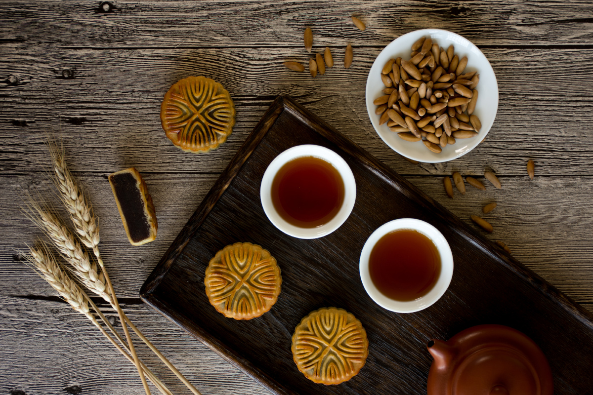 中秋佳节月饼与茶