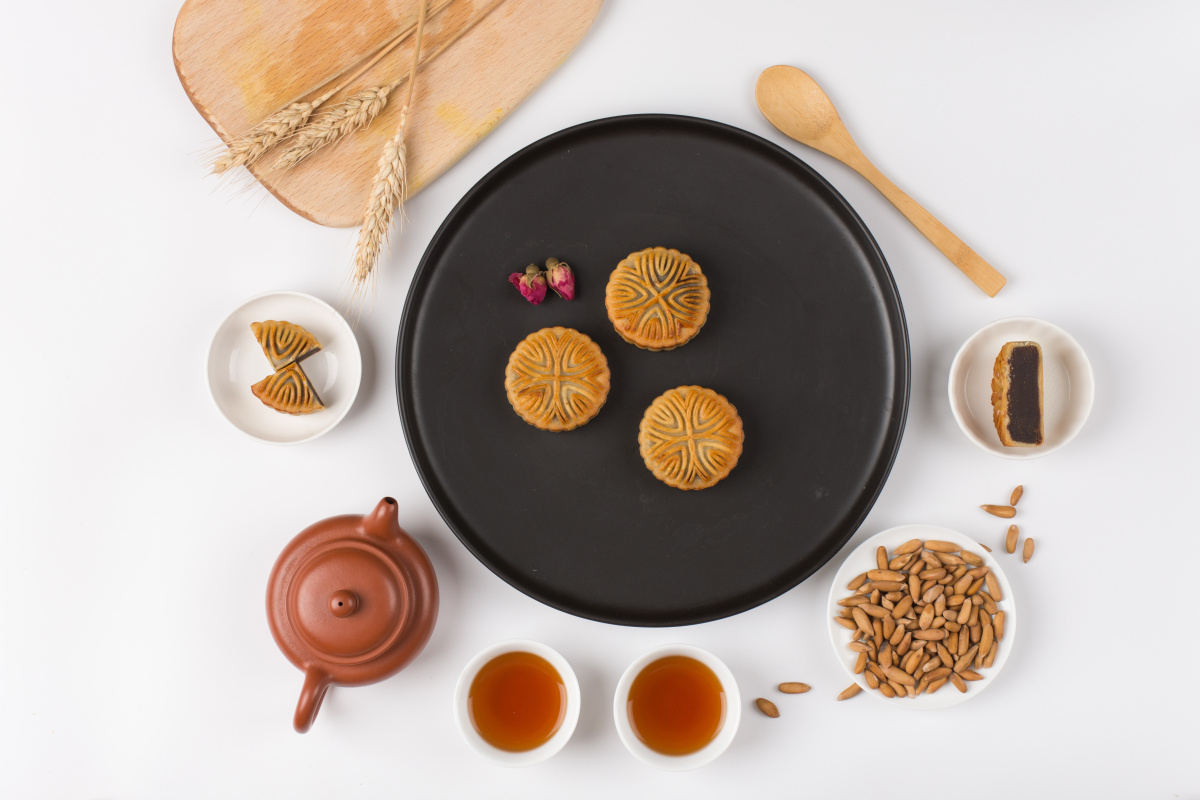 中秋佳节月饼与茶