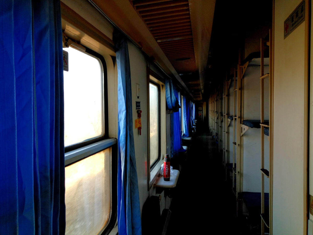 风陵渡的8165次列车水牌空荡荡的车厢运城站购买的站台票2018年8月