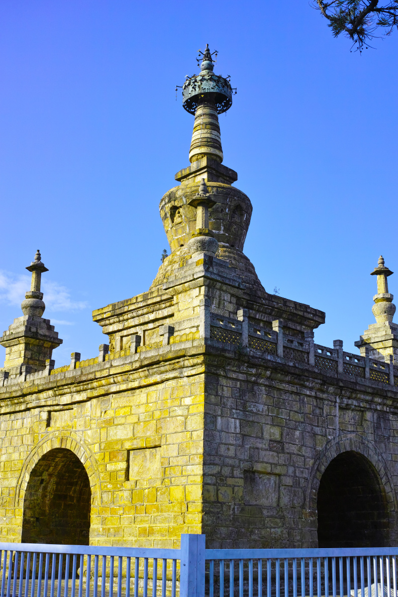 云南妙湛寺古塔