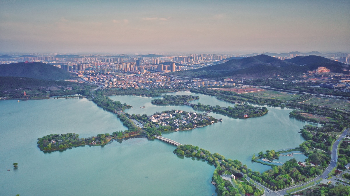 一城青山半城湖十里樱花百里香一城青山半城湖九里秀色一里亭