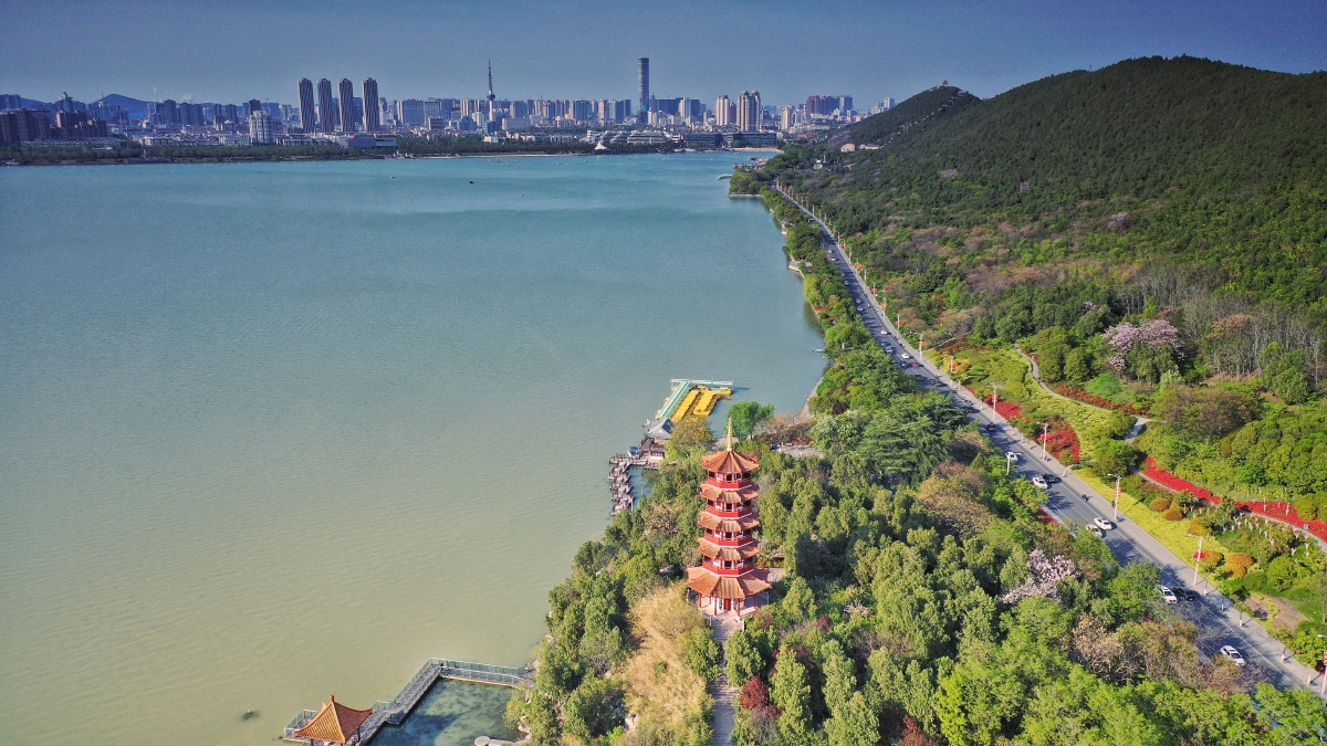 一城青山半城湖十里樱花百里香一城青山半城湖九里秀色一里亭