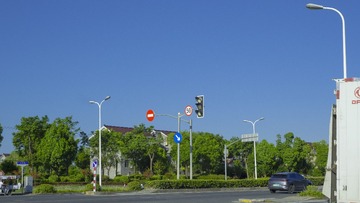 2884613