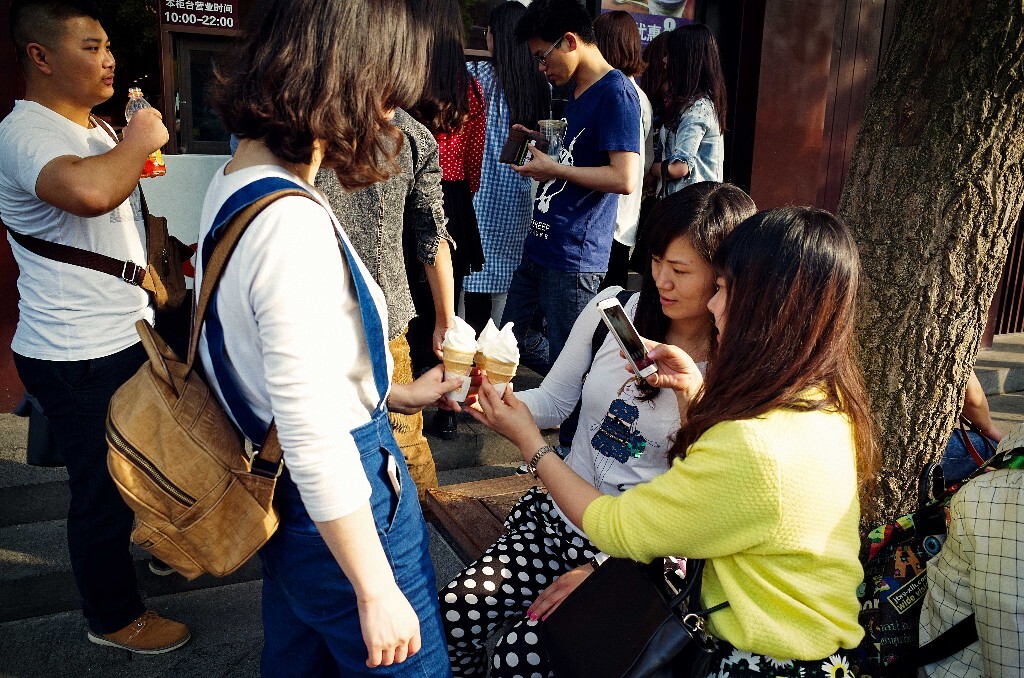 How to share ice cream with friends