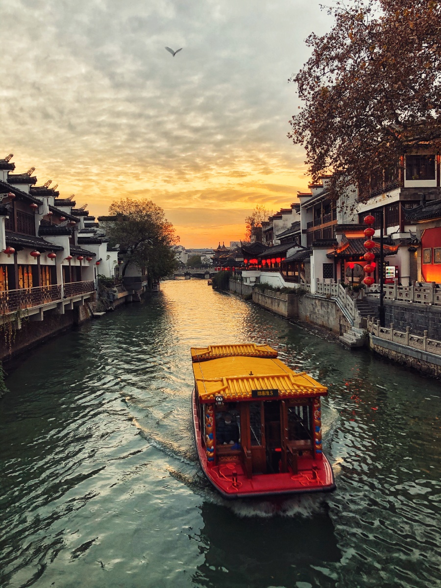 傍晚时分的秦淮河风光