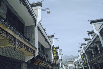903577