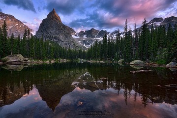奇峰暮影
