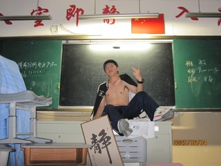 21585