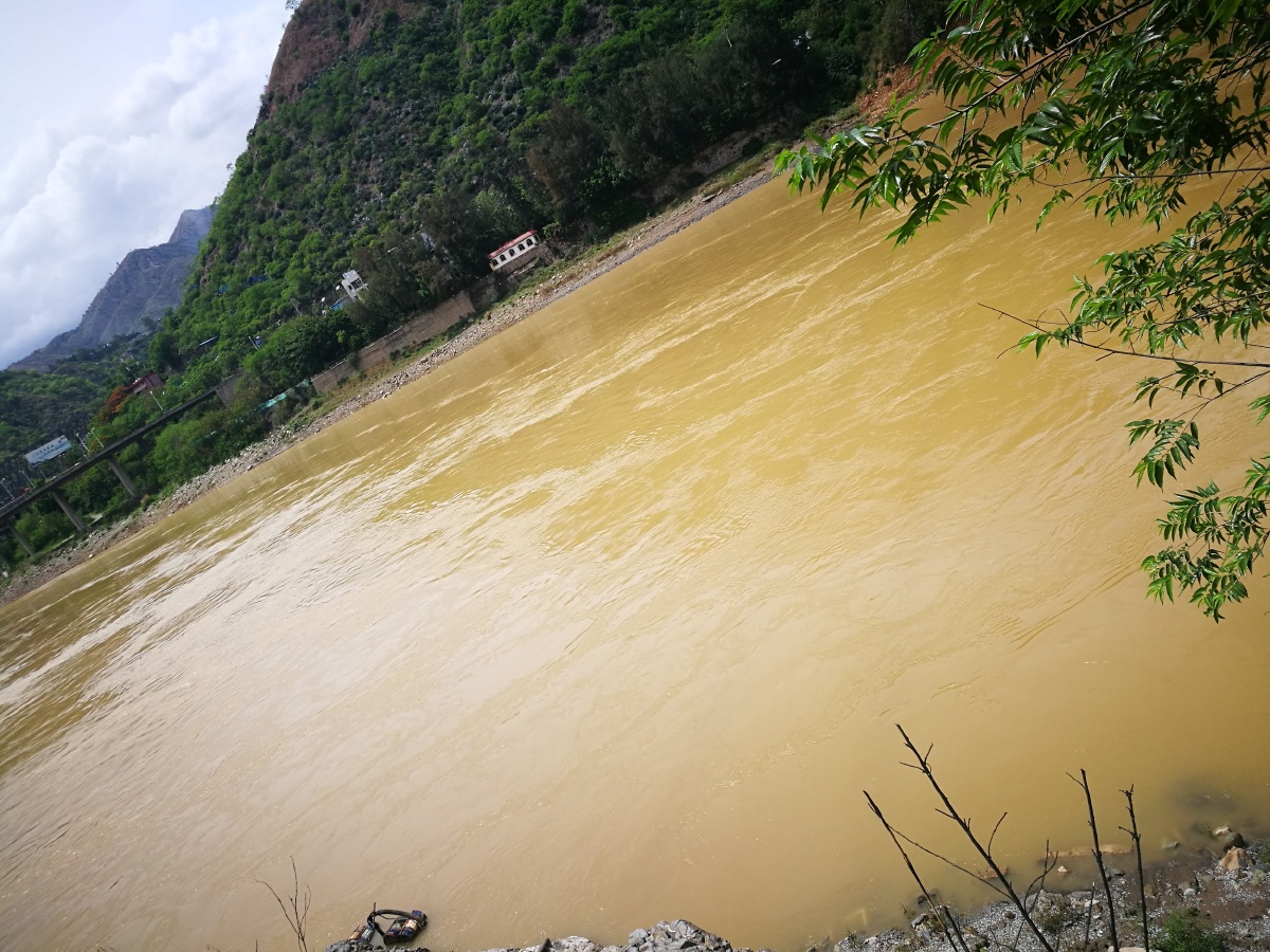 金沙江畔,大渡河边