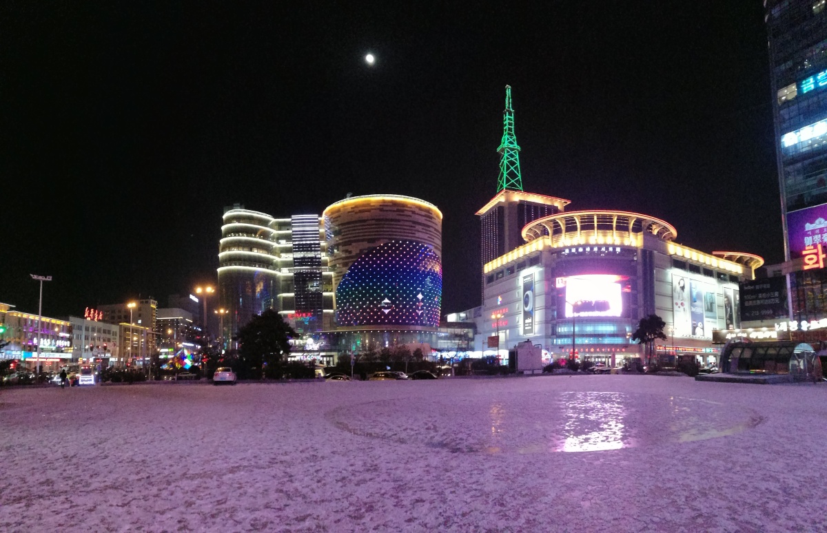 吉林省延边朝鲜族自治州延吉市百货大楼夜景