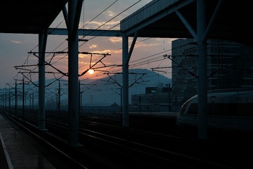 39021