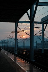 39023