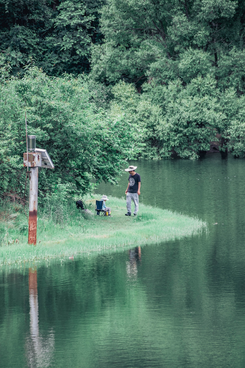 昆明大墨雨水库水清境幽一座小村子里的夏天