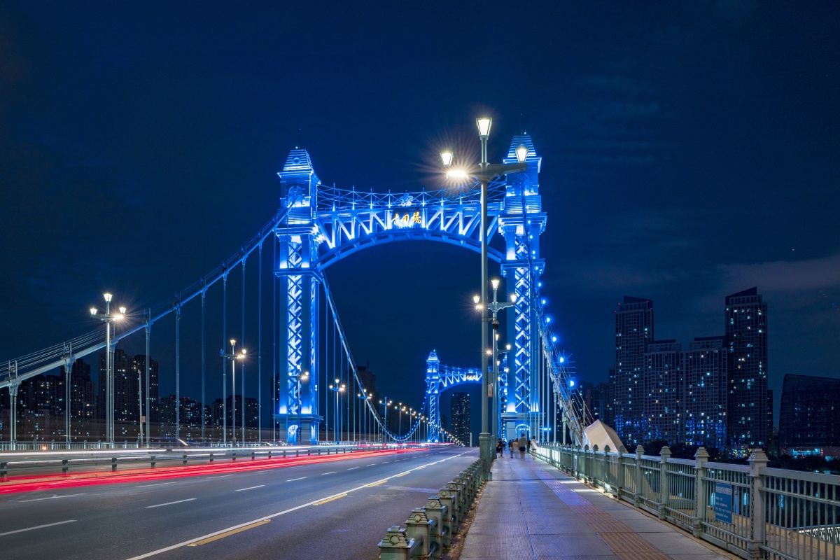 端午节期间,偶到汉江湾体育公园溜达,被古田桥的夜景震撼了