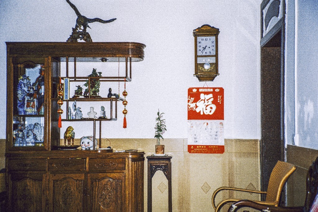 从爷爷往日坐的座位看到的客厅景观