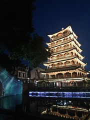 1890618