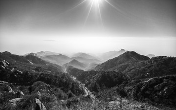 黑白泰山风光