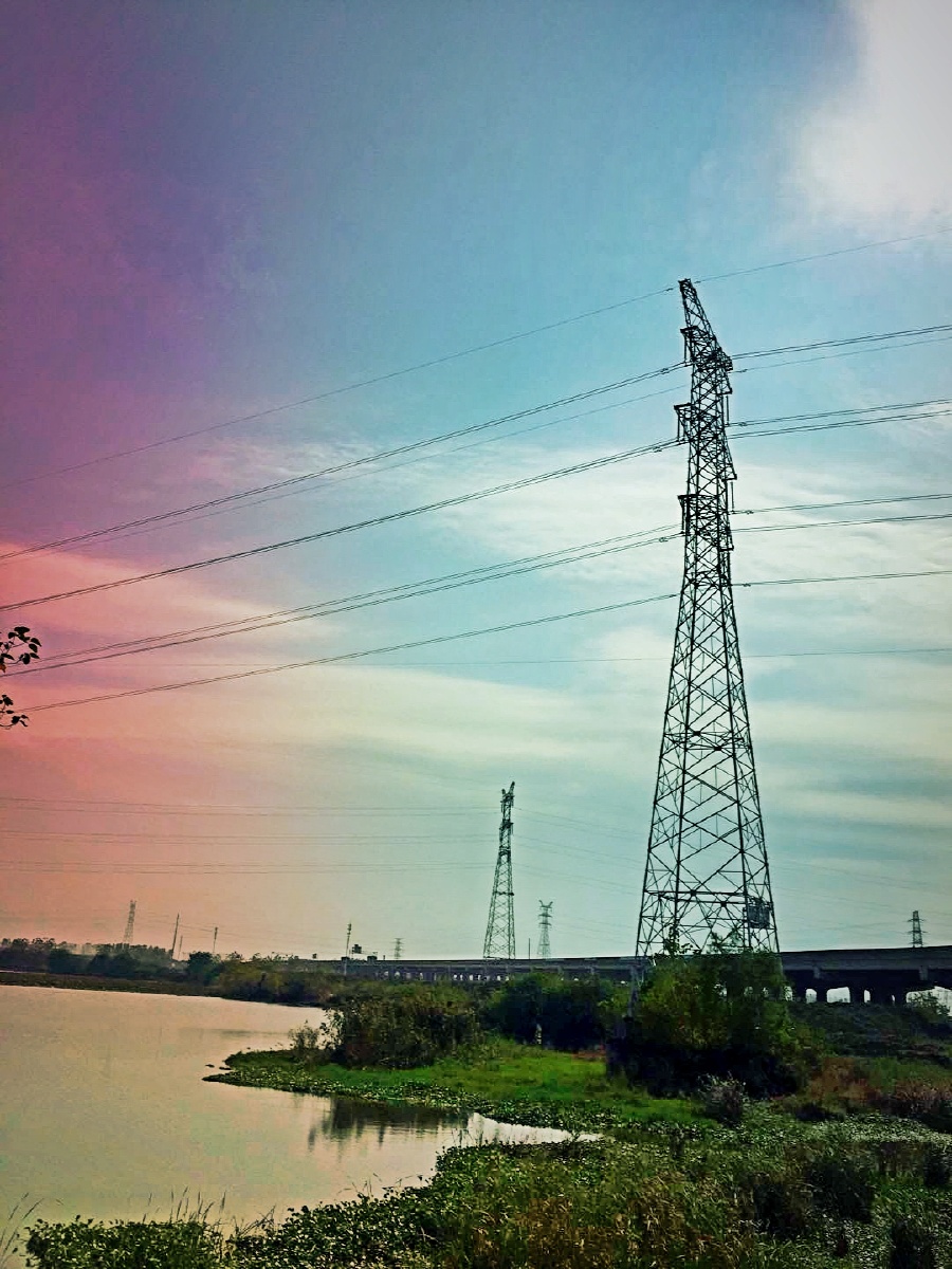 一组输电线塔图片(2020)拍摄于湖北武汉蔡甸