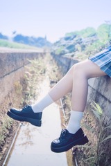23052