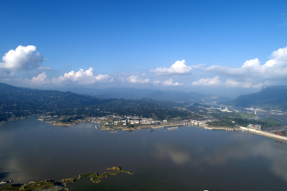 秋日高峡平湖生态美