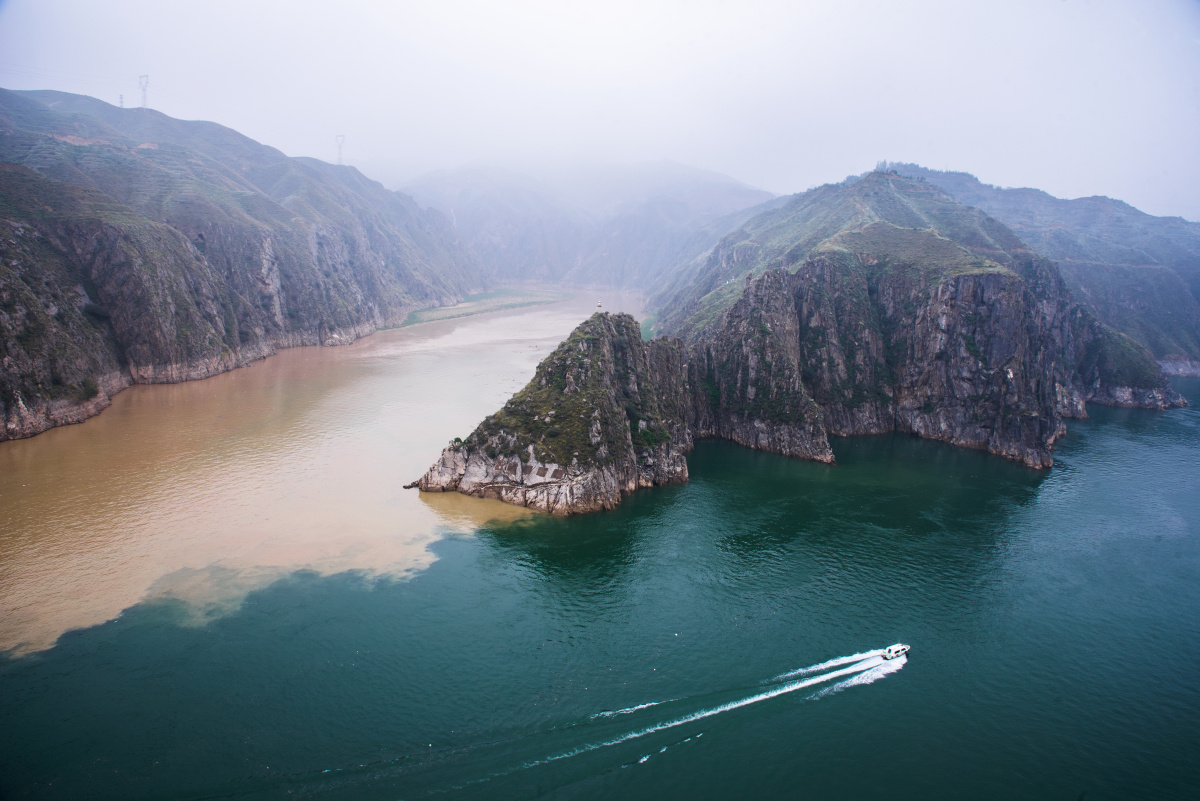 两种颜色的黄河和洮河在这里交汇