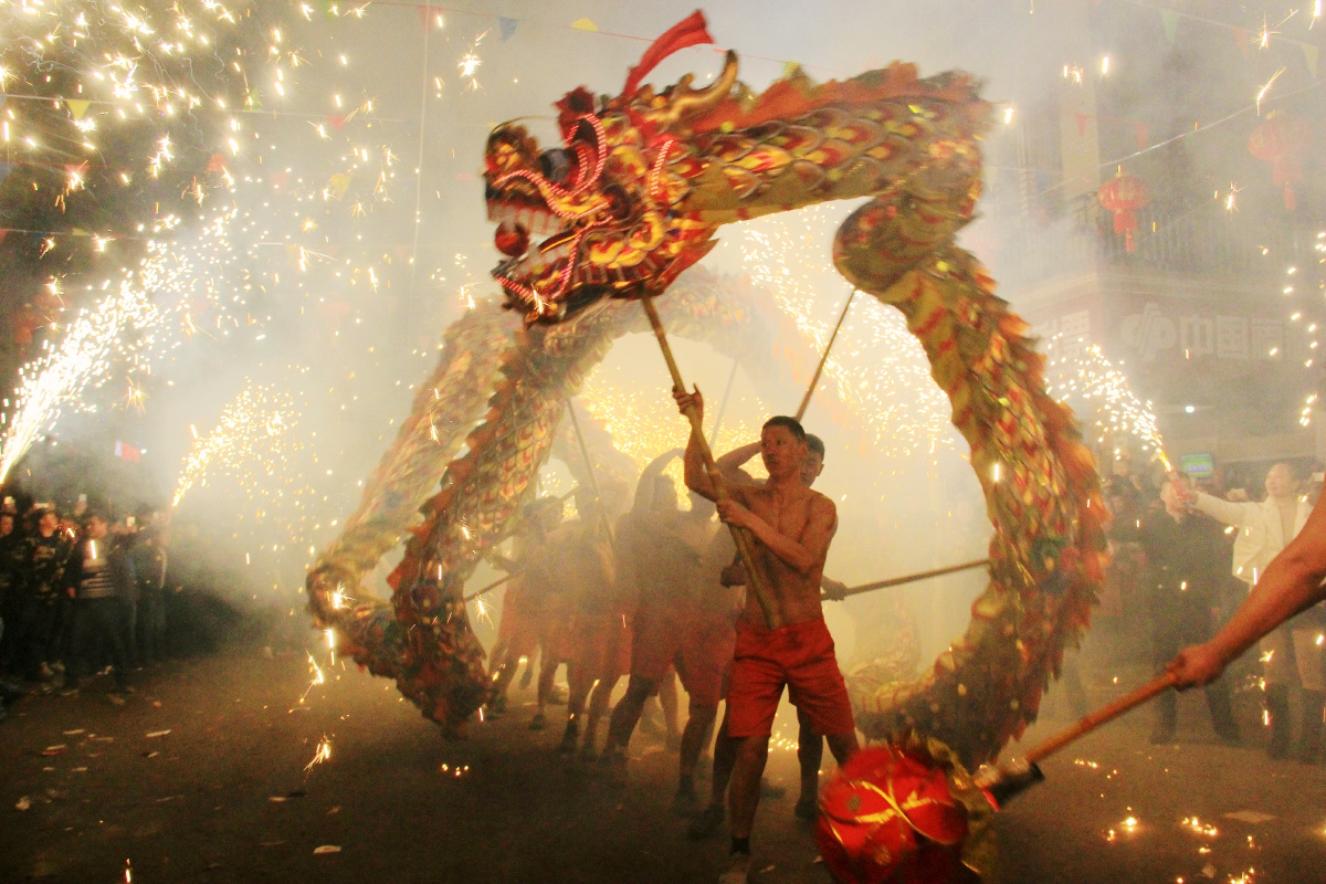 耍火龙闹元宵