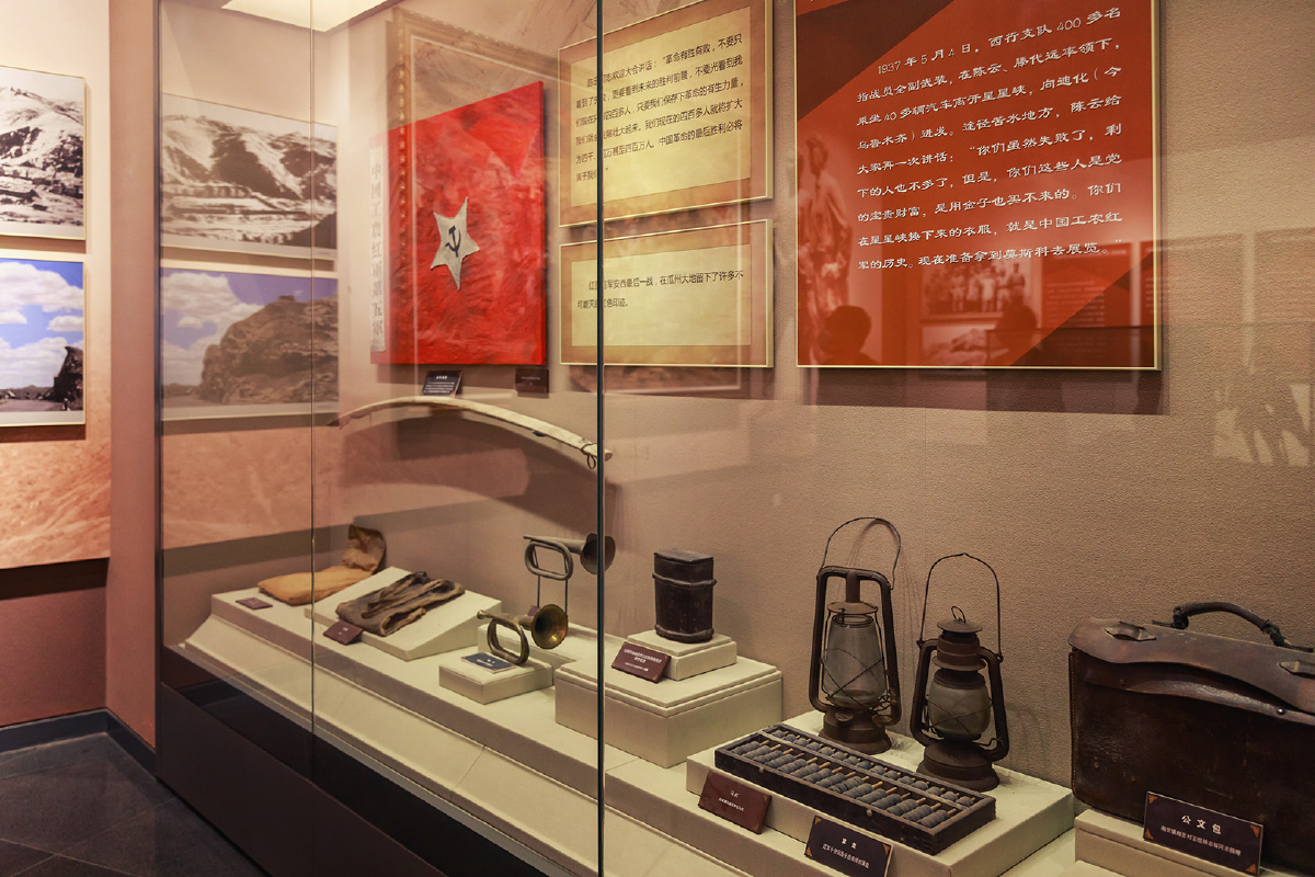 红西路军安西战役纪念馆位于甘肃省酒泉市瓜州县(原安西县)城南渊泉