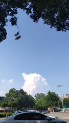 625702