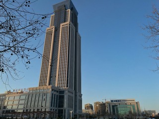 569854