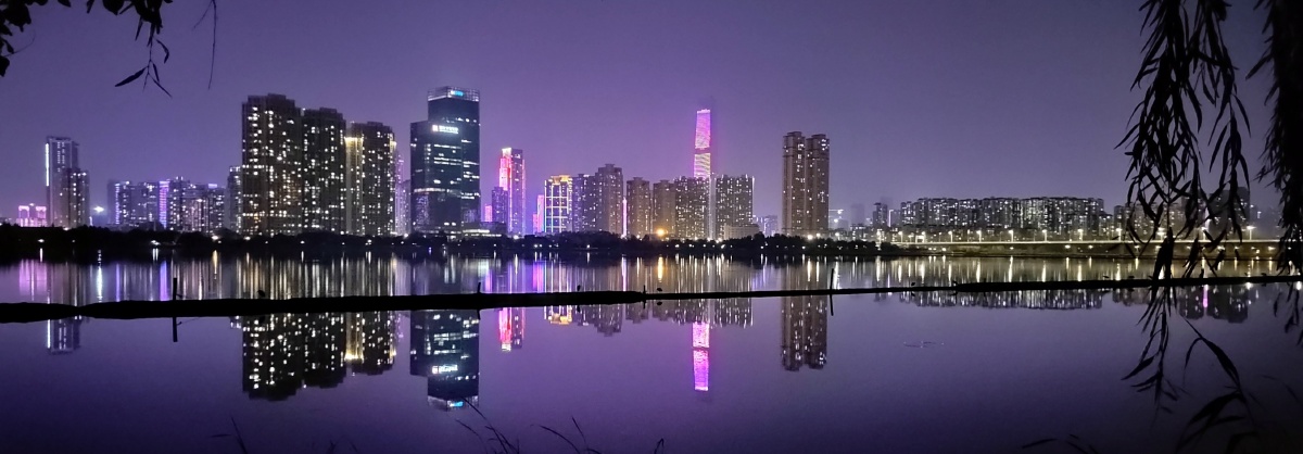 武汉绿地中心沙湖夜景