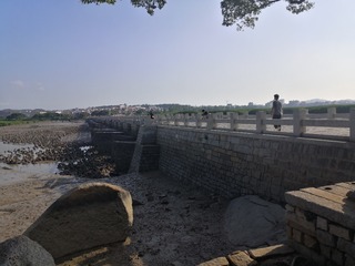 553974