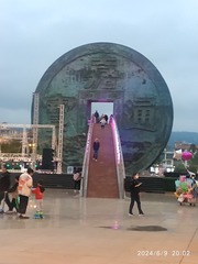 385310