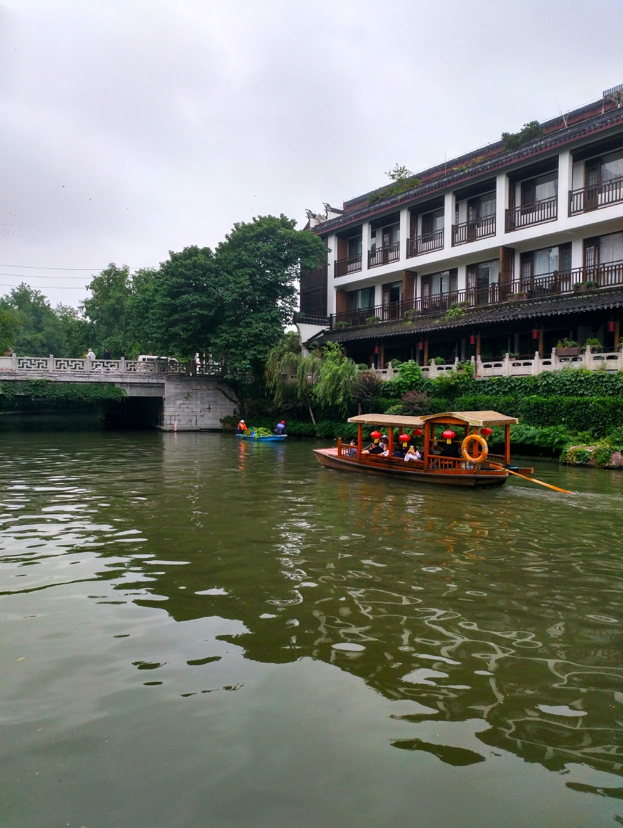 游船游秦淮河一共五条船