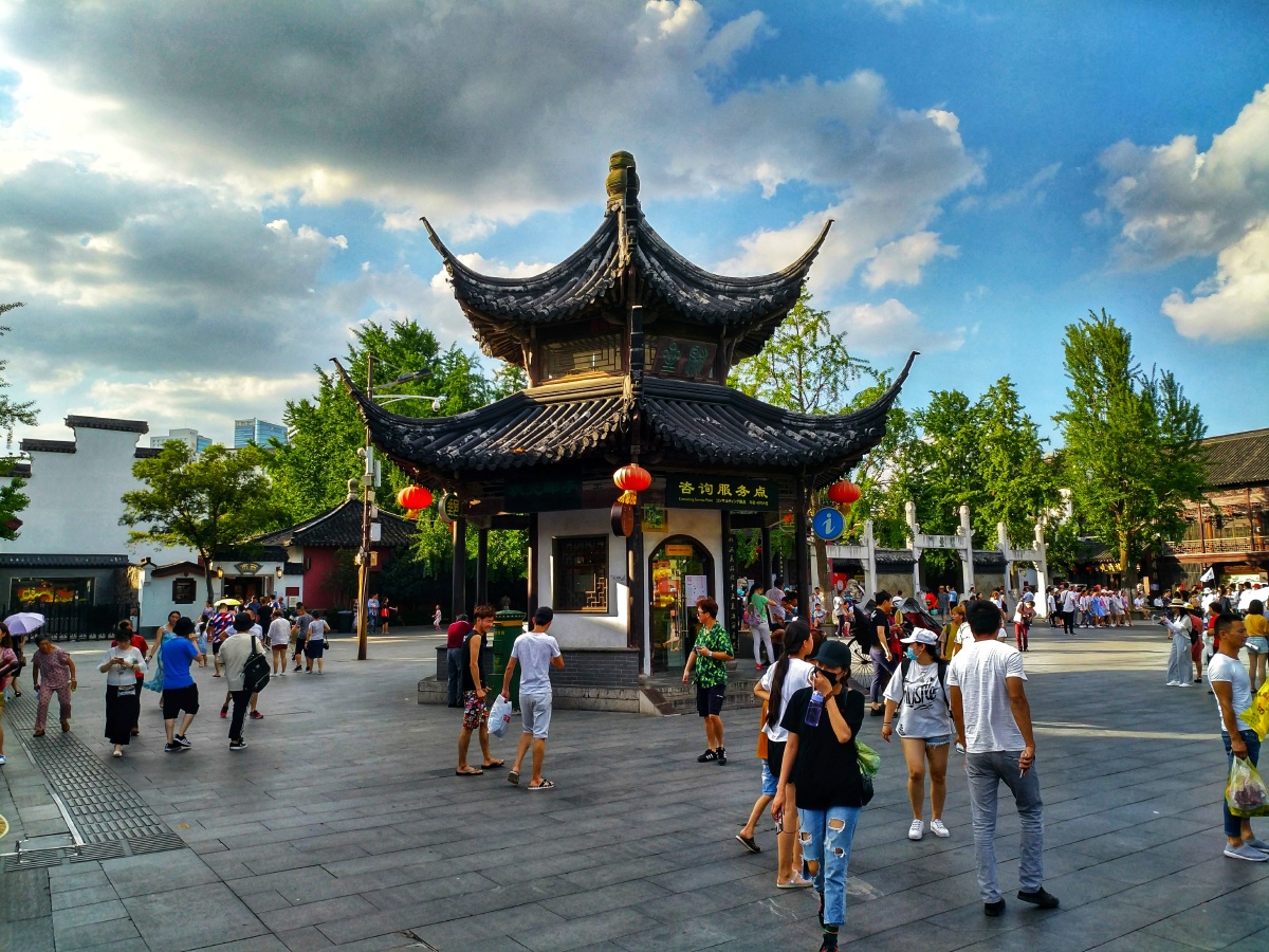 夫子庙广场贡院街街头