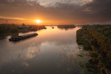 307557
