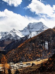 雪山，民居