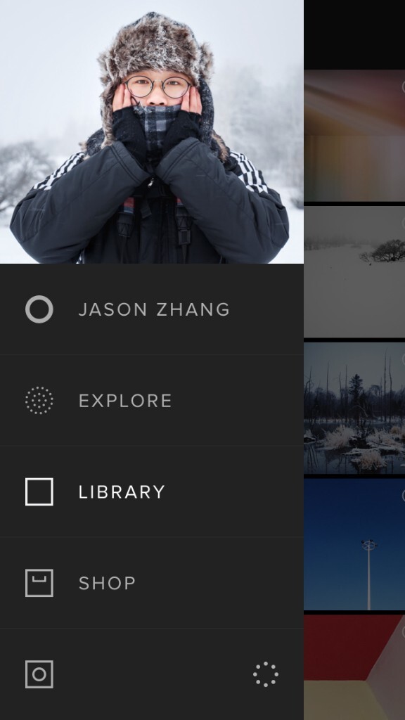     请忽略我的大大的个人头像。。。（扶额）<br />
<br />
    首先来简略介绍一下主页面这几大板块的内容。在下面的介绍中会提到很多东西，在这里简要地提一下，之后会分别详细说明：<br />
<br />
    1、那个写有我名字的版块就是VSCO Grid的个人主页。点击进入你个人的VSCO Grid，以及个人JOURNAL。<br />
<br />
    2、EXPLORE：相当于旧版本中的DISCOVER，VSCOcam自己的摄影分享社区，在这里可以通过网络查看其他人的摄影作品。分为GRID，JOURNAL，以及FEED。<br />
<br />
    3、LIBRARY：个人的相册，这是使用到的最多的部分（也许大多数人会只用这一部分）。在这里导入照片，进行后期处理，然后导出等等。<br />
<br />
    4、SHOP：也就是旧版本中的STORE，在这里可以下载购买各种滤镜。<br />
<br />
    SHOP下面还有两个按钮。左边那个便是拍照功能，右下角的是SETTINGS设置。<br />
<br />
 <br />
<br />
    注：在老版本中，界面是这样排列的：HOME（个人主页），GRID，JOURNAL，STORE，LIBRARY，区别其实不大。（老版本的主页面如下图所示，这是我的VSCOcam在去年7月份时的样子~。）