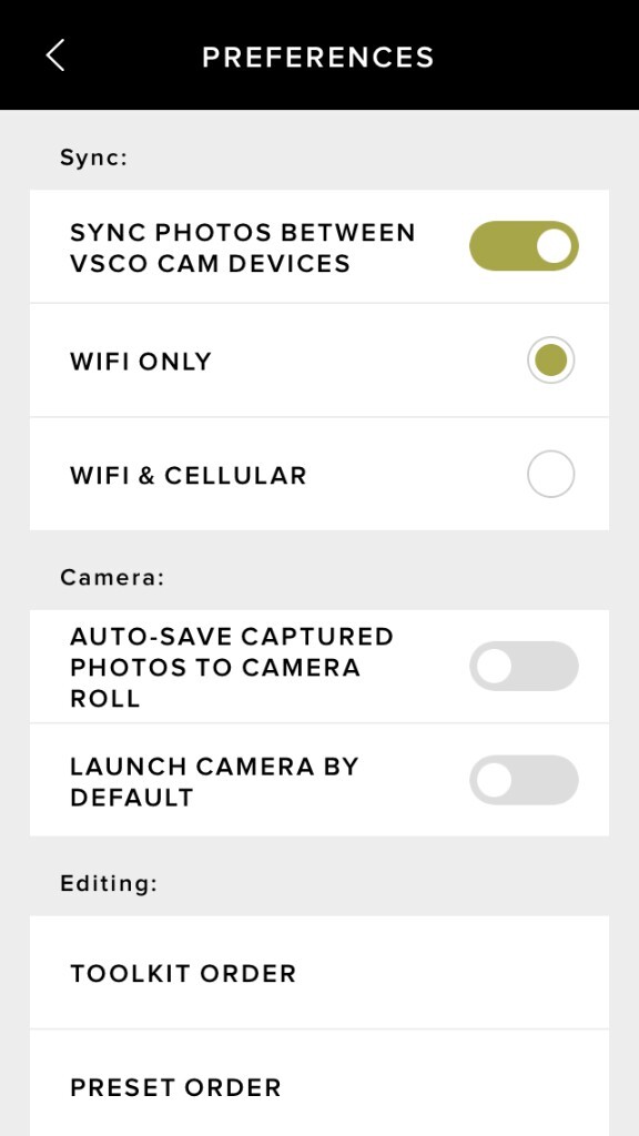     2、PREFERENCES： 个人喜好的设置，重点来了。在这里可以进行三方面的设置：<br />
<br />
    第一部分是Sync，这个是【同步】方面的设置。【同步】是4.0版本最新推出的功能，顾名思义，也就是可以在同一账号的不同设备间同步你在VSCOcam上处理的照片。你可能不会注意到同步这个功能的存在，不过在4.0版本之后，当你在LIBRARY里处理完一个照片，点击确定进行保存之后，图片的右上角就会有一个小图标一直在转圈，直至变成一个双环——使用4.0版本的你是否会注意到这个小细节~？这便是同步功能在进行工作。<br />
<br />
    同步有什么用呢？如果你同时有多个设备，比如一个iPhone一个iPad，利用同步功能可以将照片同步到多个设备上。这个是4.0新功能主打之一。不过由于我并没有iPad（欢迎赞助我嘤嘤），所以我并没有用到这个功能。据网上的评测，其实同步这个功能总容易挂，同步有时不成功。如果能同步的很顺畅很迅速的话，对于拥有多设备的人来说还是很方便的。<br />
<br />
    在设置里，可以选择在什么样的网络环境下进行同步。系统默认是在WiFi情况下进行同步，此外也可以选择在WiFi和流量的情况下都同步。当然，如果你用不到同步这个功能，便可以在这里把它关掉就好。<br />
<br />
    第二部分是关于VSCOcam相机的设置：一个是，是否将使用VSCOcam自带相机拍摄的照片保存在手机的系统相册里；另一个是，是否在启动VSCOcam时默认启动照相功能。系统设置默认都是关闭的。后者如果选择打开，那么当你下次打开VSCOcam，出现的就不是主页面了，而直接是照相机界面。这个看你的个人喜好了。
