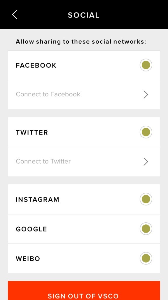     3、SOCIAL：在这里可以设置你的VSCOcam与其他的社交网络的账号进行绑定，以便将你的VSCOcam照片分享到这些社交网络上。其他的唉不要提了，不过最后新增的WEIBO按钮大家都不会陌生，你可以分享到你的新浪微博上去。其他的，还是那句，请使用佛跳墙。在这部分，你还可以选择登出你的VSCO账号。