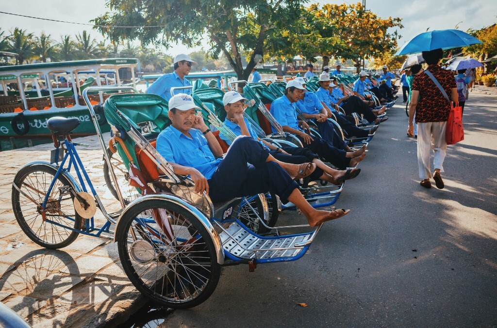 越南的旅游景点随处可见这种当地风格的人力三轮车，据说被游客们戏称为“客先死”。<br />
2015.12.1 RICOH GR