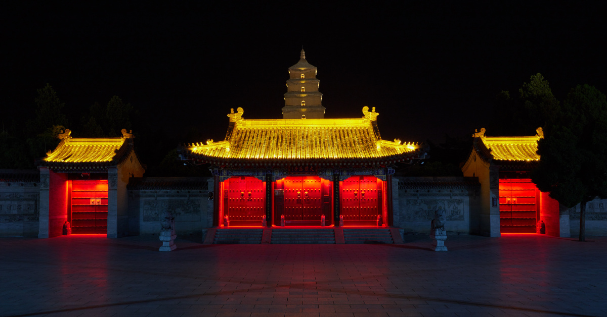 大雁塔前面的大慈恩寺的夜景,希望老师指点一下.