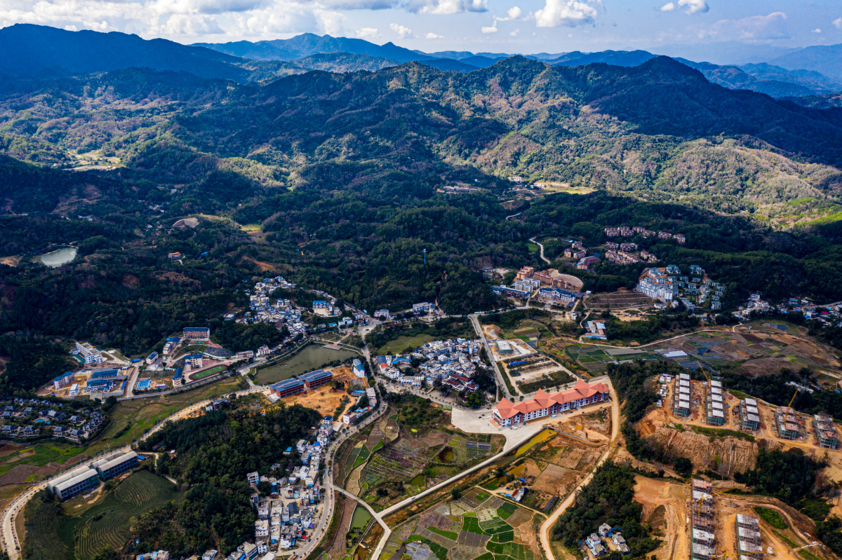 海南五指山水满乡