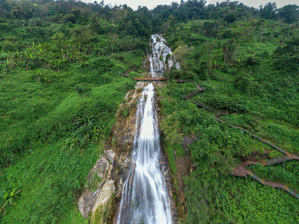 海南琼中百花岭瀑布
