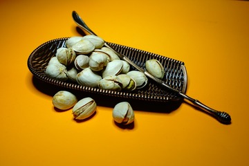 799310