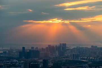 130526