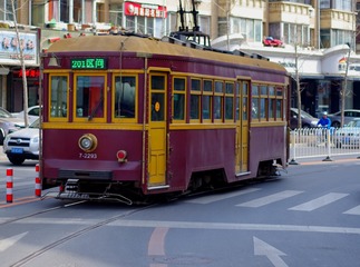 676197